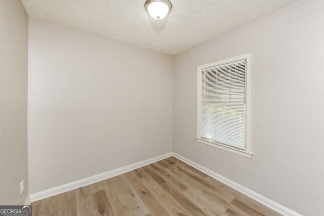 Building Photo - 1255 Skyhaven Rd SE