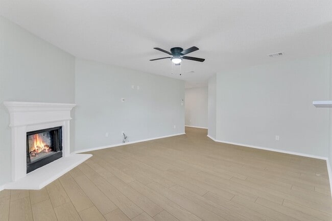 Building Photo - 131 Sandlewood Dr
