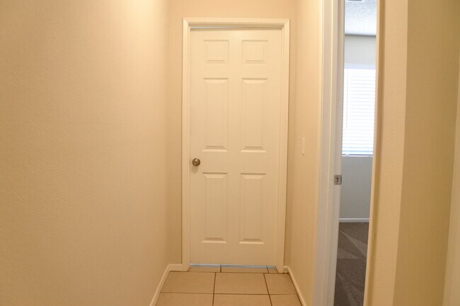 Building Photo - New Listing!