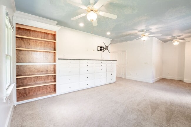 Building Photo - 785 Glenwood Dr