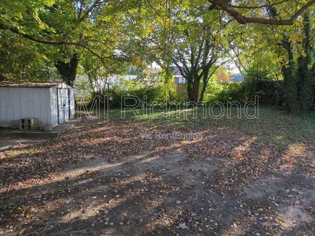 Building Photo - 2705 Dellrose Ave