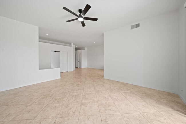 Building Photo - Mission Hills Country Club Home