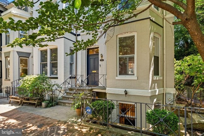 Building Photo - 3044 Cambridge Pl NW