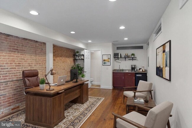 Building Photo - 402 E Fort Ave