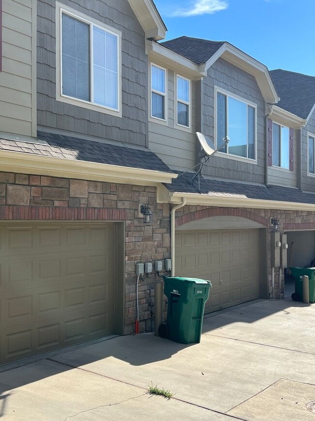 Building Photo - Gorgeous 2BD/2.5BA home located in Westmin...