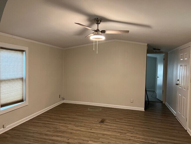 Building Photo - 2 Bed/2 Bath Home - Large Private Wooded Lot - Great Location - Large Covered Back Deck - Storage...