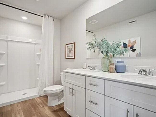Building Photo - 353 Juniper Dr