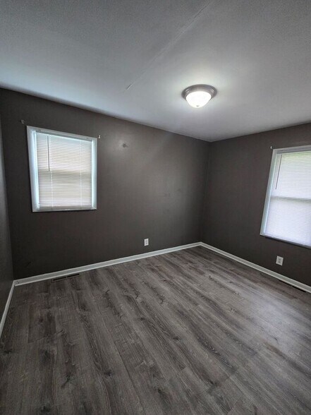 Building Photo - 5134 N Corrington Ave