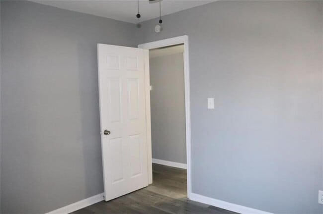 Building Photo - 740 Cooper St SW