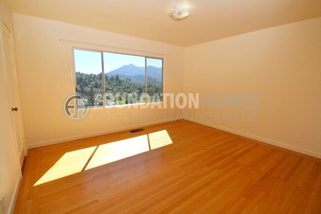Building Photo - 4BD/2BA San Anselmo Home on a Cul-De-Sac!  Mount Tam Views!  Large Yard!   FOUNDATION