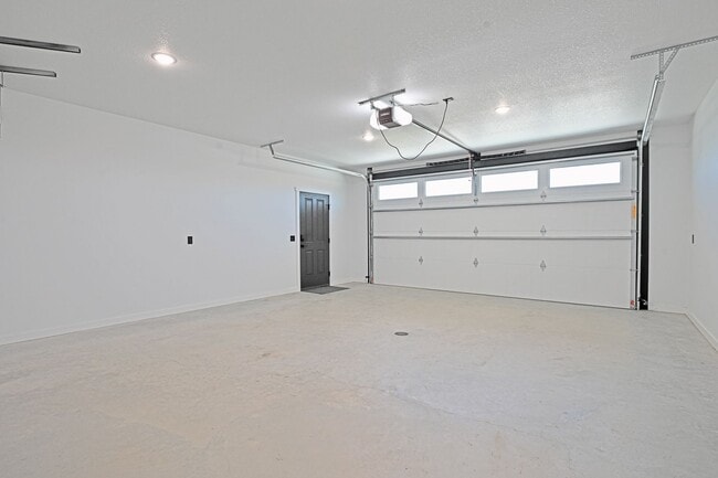 Building Photo - 1495 Oxbow Dr