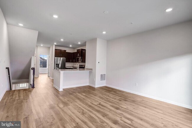 Building Photo - 721 Courier Ln