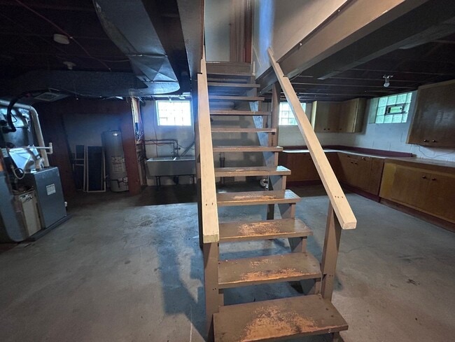 Building Photo - Cozy 2 Bedroom House near Riverview Park