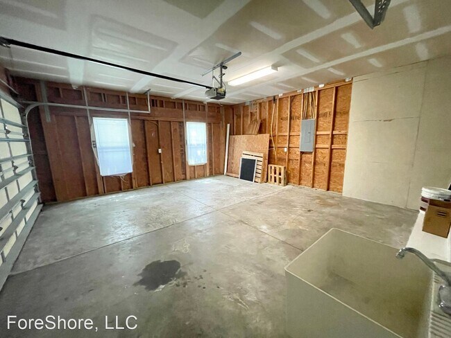 Building Photo - 3 br, 2 bath House - 16 Wyndham Dr.