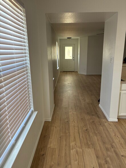 Building Photo - 337 Summer Tree Dr