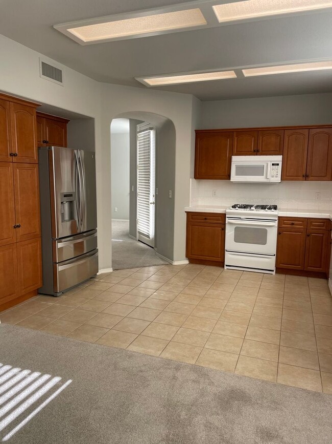 Building Photo - 714 W Riviera Ln