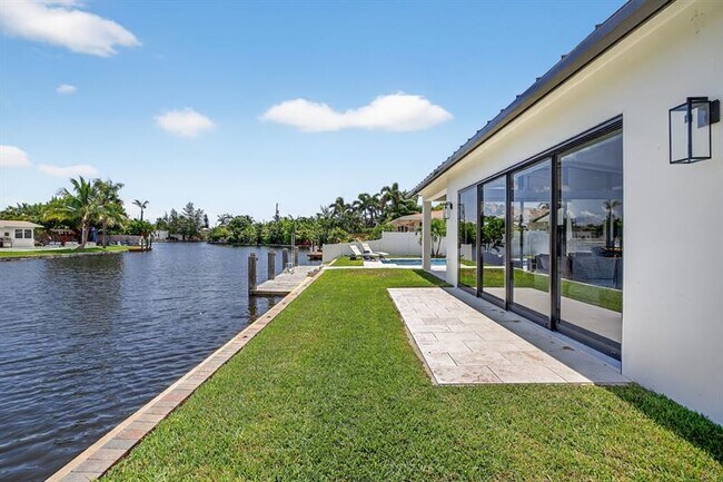 Building Photo - 2157 Coral Gardens Dr