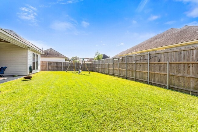 Building Photo - Luxury Living in The Woodlands - COMING SO...