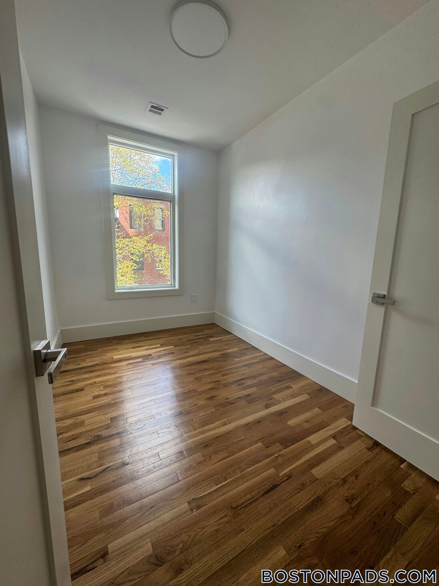 Building Photo - 120 Regent St