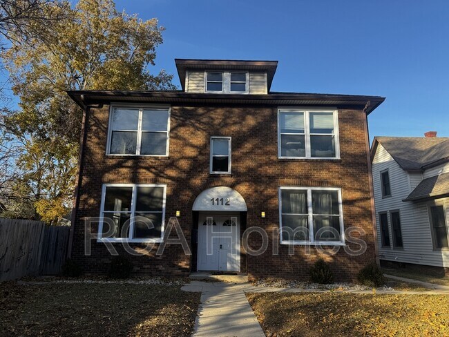 Building Photo - 1112 Pleasant St