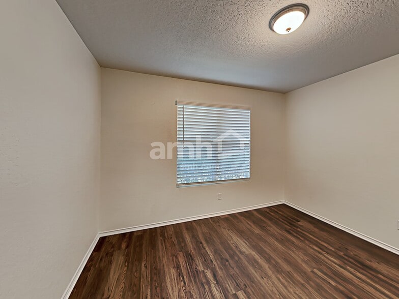 Building Photo - 9210 Laguna Falls