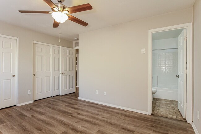 Building Photo - 12024 W Rosewood Dr