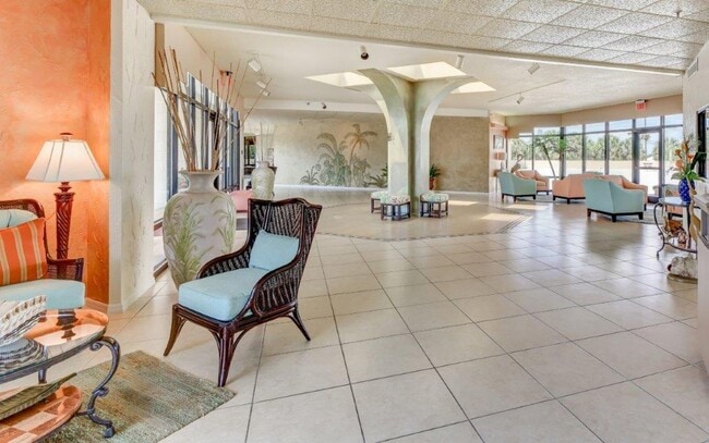 Building Photo - Furnished 3rd Floor Condo Overlooking The Golf Course