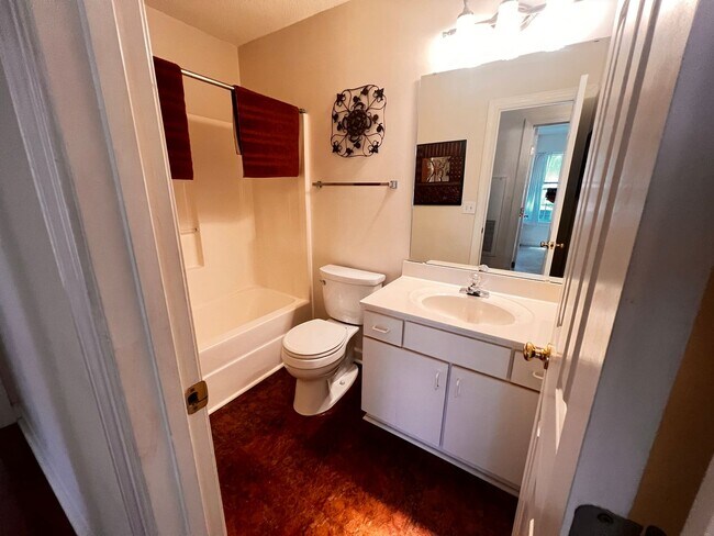 Building Photo - Beautiful, 1st Floor Unfurnished,  Bedroom Condo at Riverwoods in Murrells Inlet!