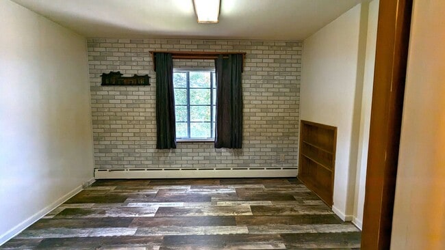 Building Photo - 123 W Colby St