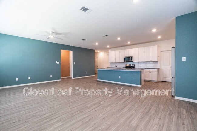 Building Photo - 422 Angel Trumpet Ct