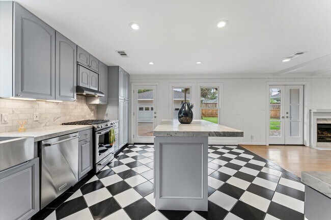 Building Photo - 6158 Burgoyne Rd