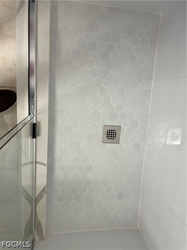 Building Photo - 4906 Victoria Dr