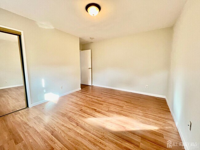 Building Photo - 340 Old Post Rd