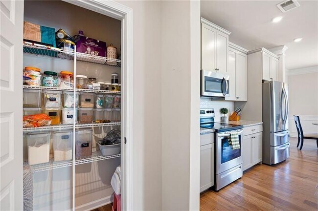 Building Photo - 133 Madison Bend