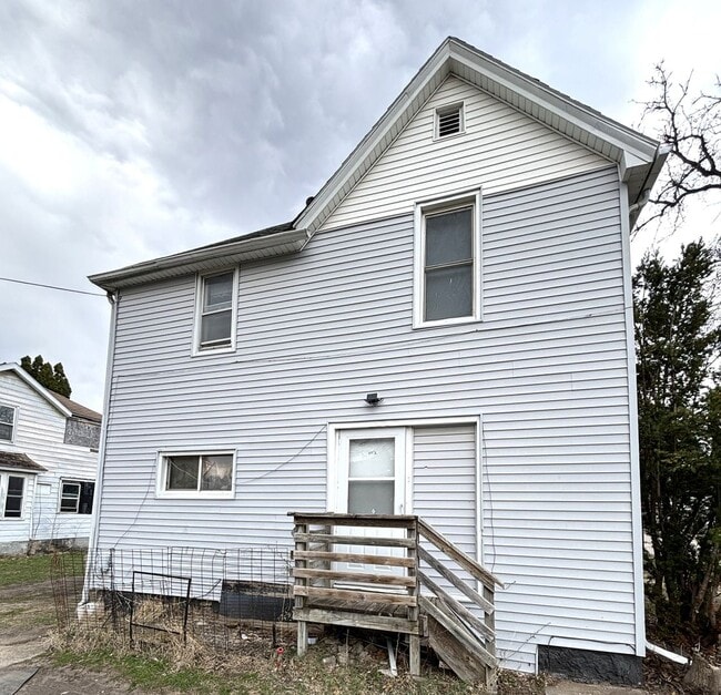 Building Photo - 326 Fowler St