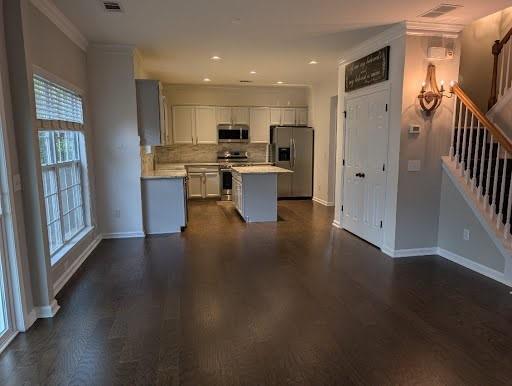 Building Photo - 455 Highlands Loop