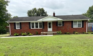 Building Photo - 834 Strawberry Ln
