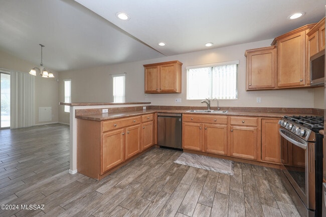 Building Photo - 10457 E Oakbrook St