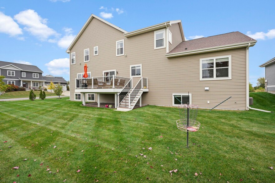 Back Composite deck - 630 Big Stone Trl
