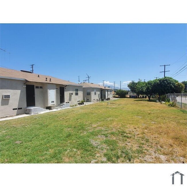 Building Photo - 1171 N Perris St