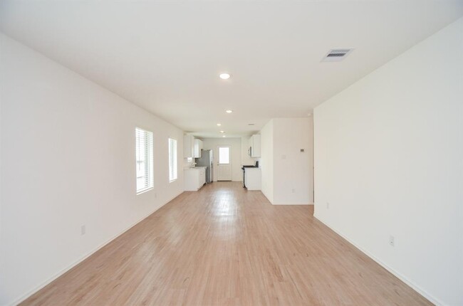 Building Photo - 4127 Saltillo Lakes Dr