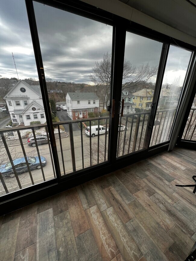 Building Photo - 64 Willard St