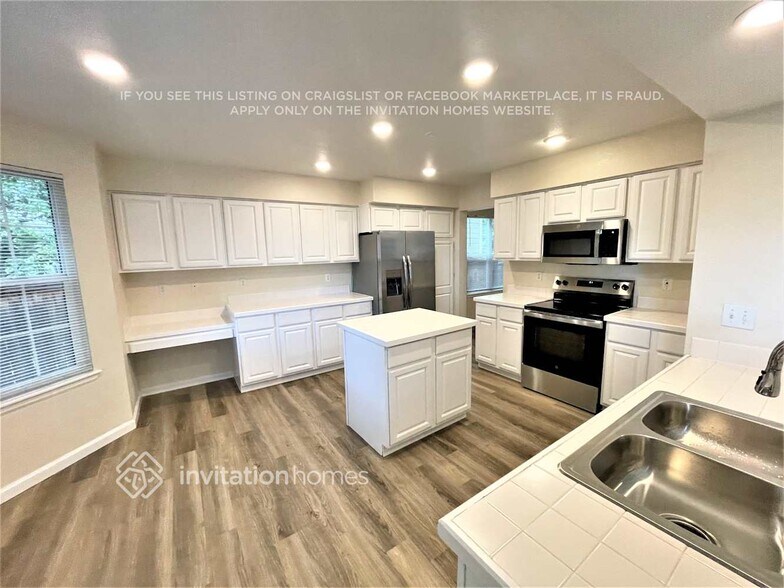 Building Photo - 4511 N Blazingstar Trail