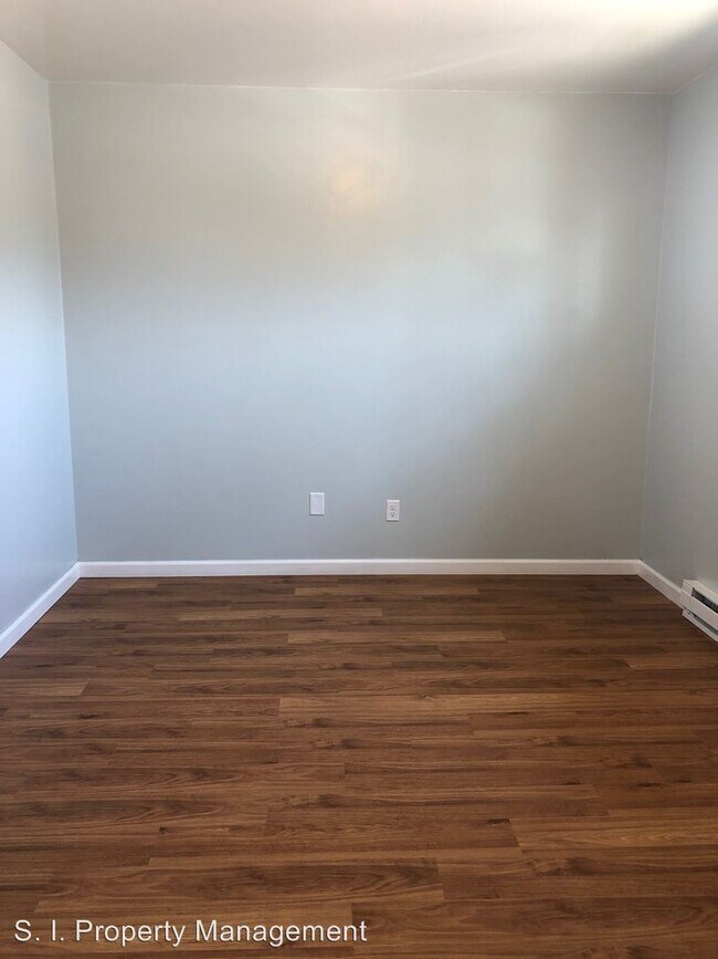 Building Photo - 621 Bryan Ave