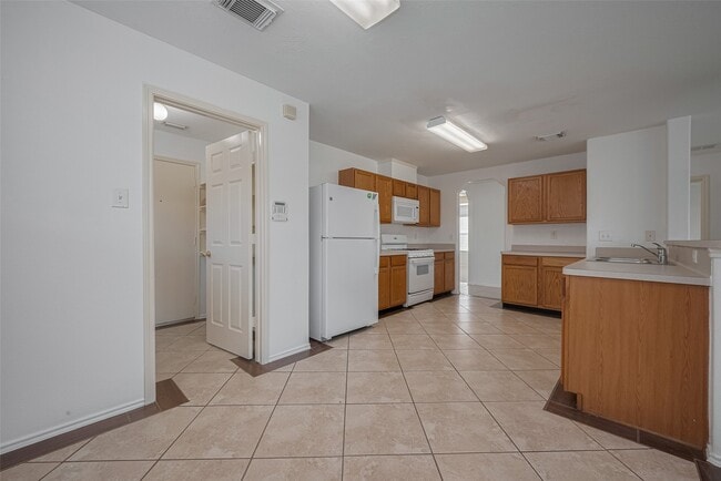 Building Photo - 6814 Shallow River Ct