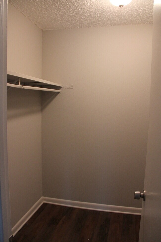 Building Photo - 1 Bed/ 1 Bath Condo! Harding / Southern Hills Area! Pets ok!