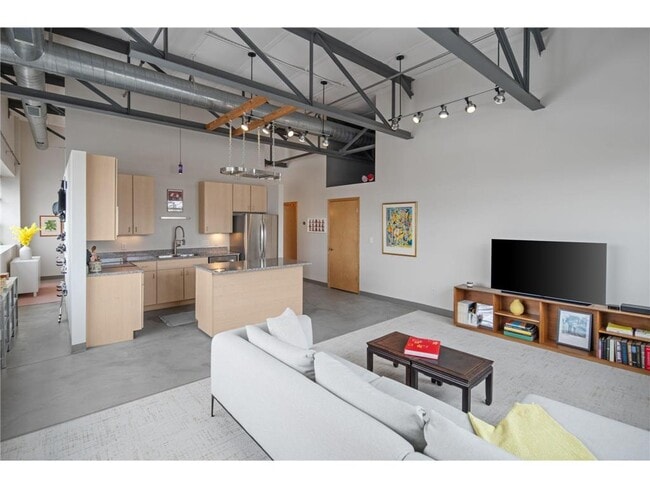 Building Photo - 111 E Franklin Ave