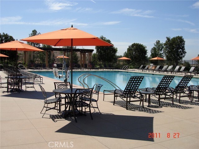 Building Photo - 81 Cipresso