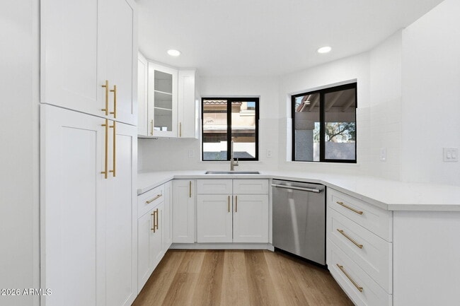 Building Photo - 2029 N Sunset Dr