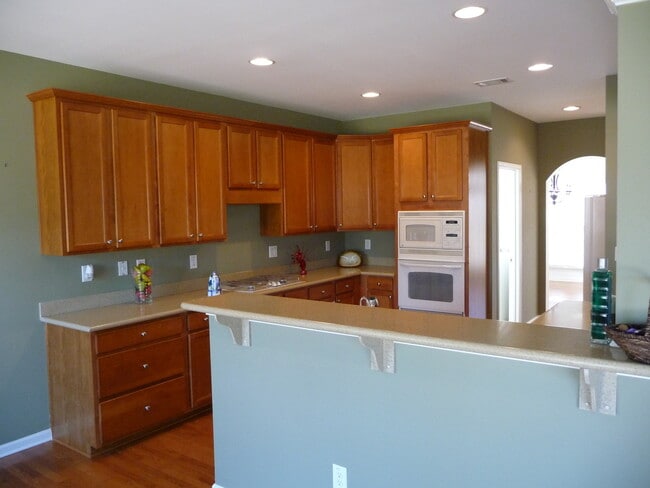 Building Photo - Executive Home!